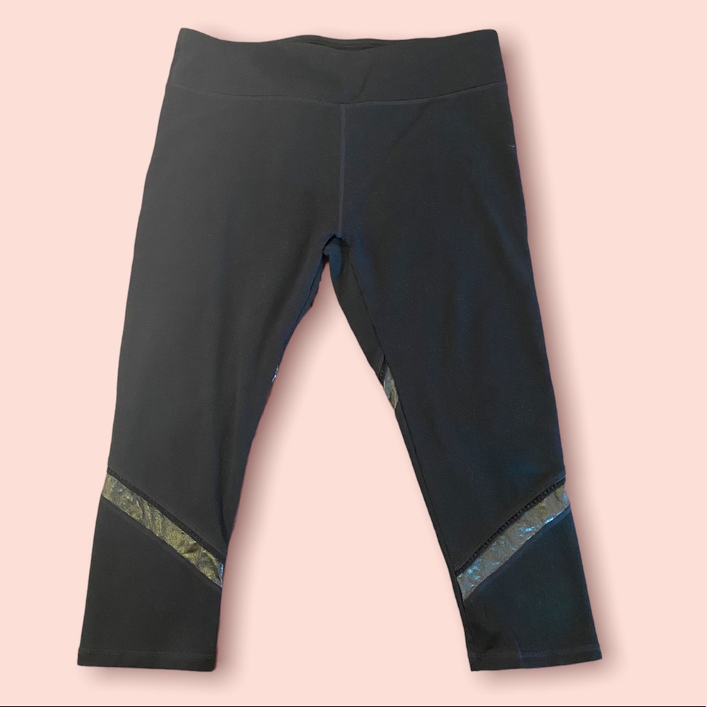 ✨ FABLETICS ✨ satin and lace mid-calf leggings - large